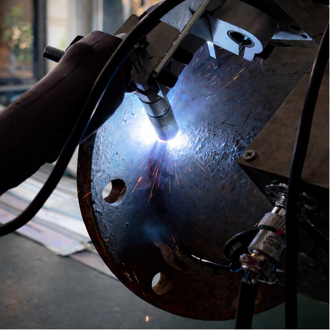 WeldOrbit 360 flange welding machine welding a flange joint with a weaving arc