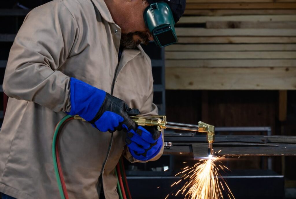 Workshop welding station using portable oxy acetylene welding set