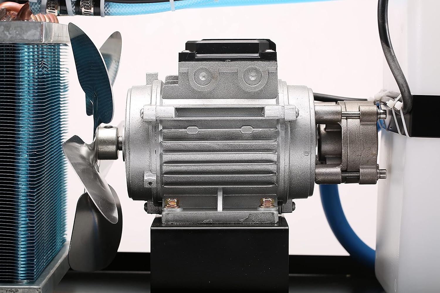 Pump motor, fan and copper condenser inside the AquaWeld 15 water cooling unit