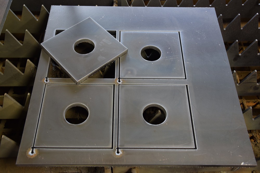 Square plates with holes plasma-cut on the DynaCut ProX