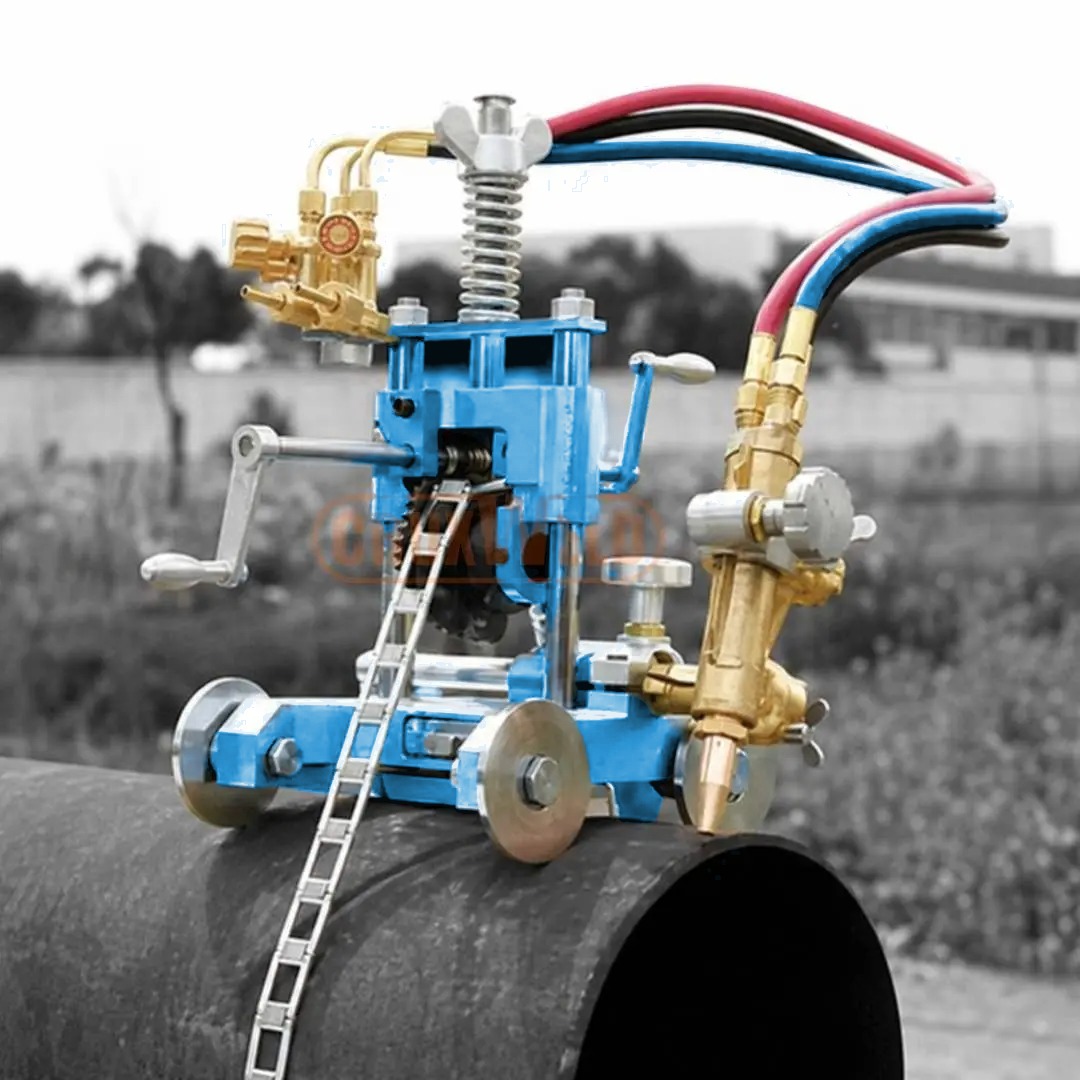 TUBOCUT-HG portable pipe cutter on a pipe at an outdoor site